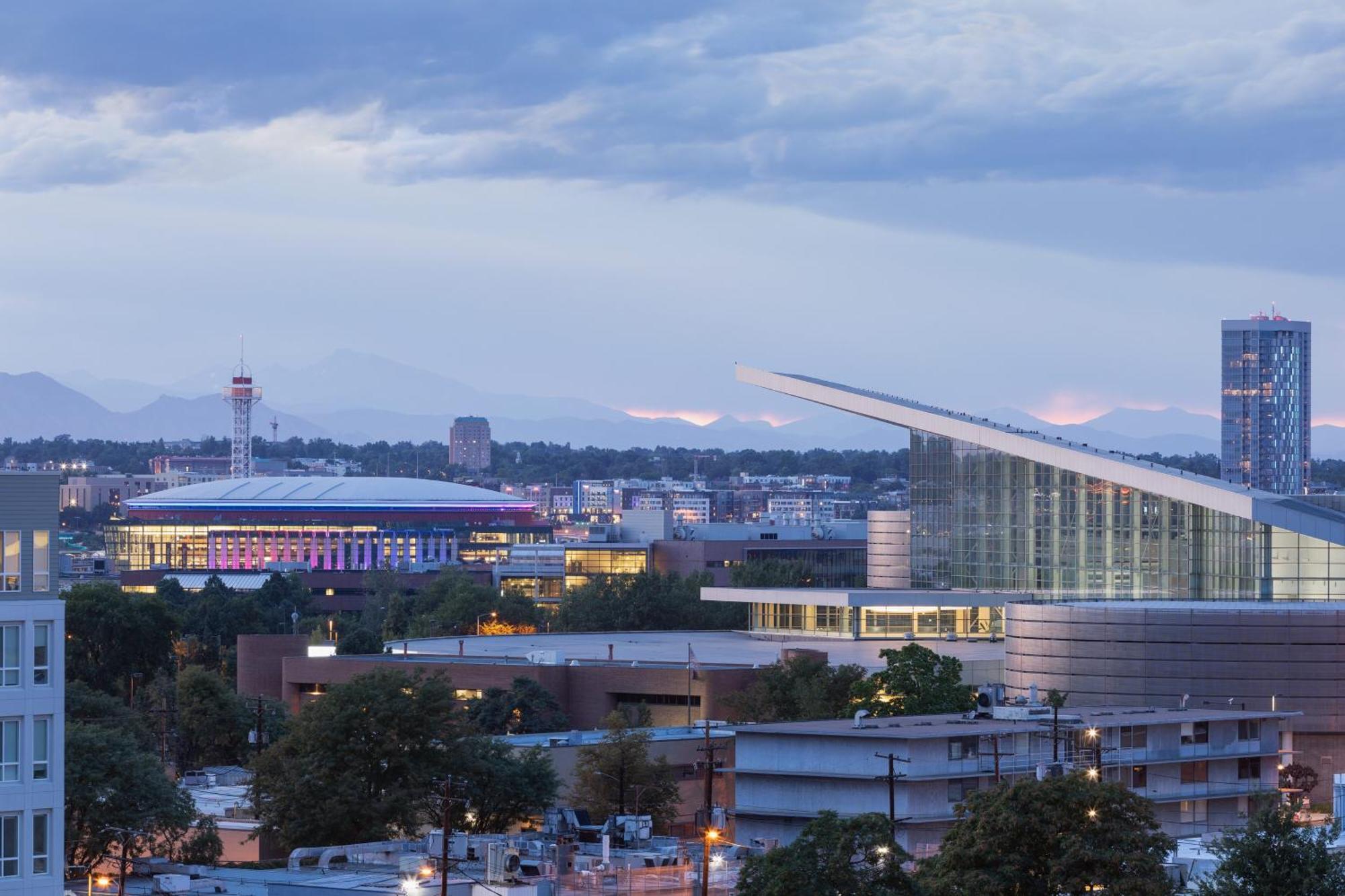 Element Denver Downtown East Екстериор снимка